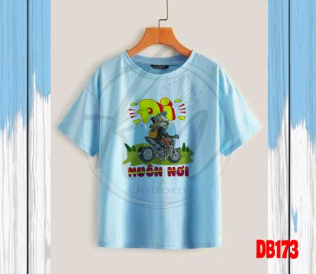 in áo nhóm đi du lịch