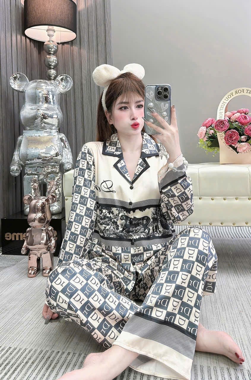 quần áo may sẵn giá sỉ